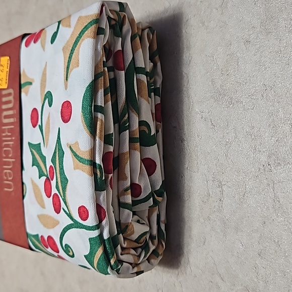 MUKitchen holiday tablecloth 70 x 50 New Spill Resistent - Picture 4 of 4